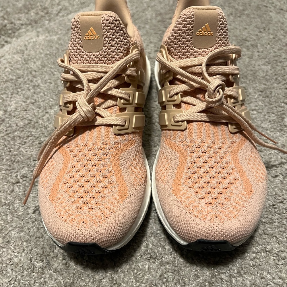 Like new- Women’s Adidas Ultraboost 5.0